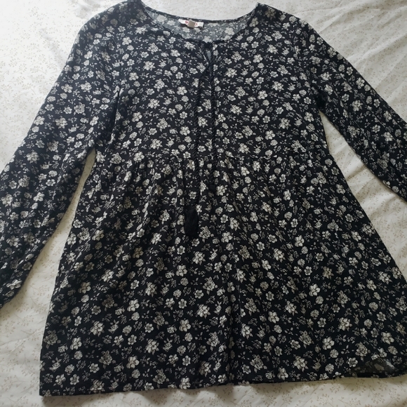 Black Bongo Dress || size: S/C || color: black with white flower prints - Picture 1 of 4